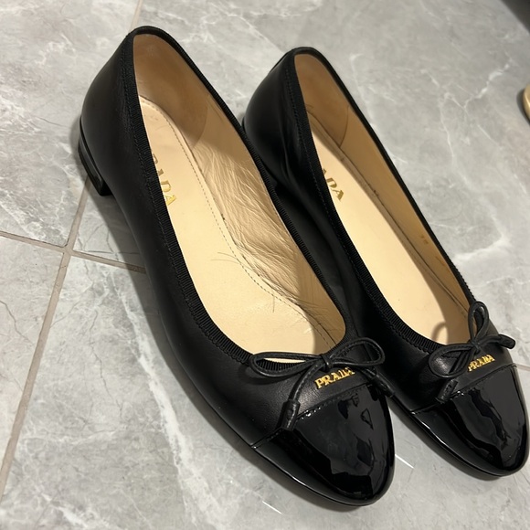 Prada Flats size 38, perfect condition worn few times. - Picture 4 of 6